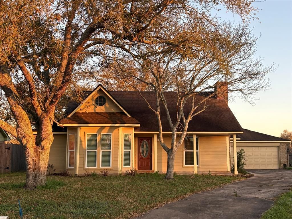 505 Huckleberry Drive, Lake Jackson, TX 77566