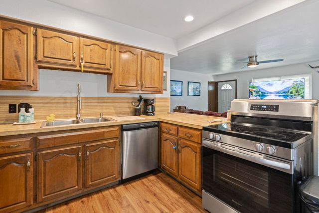 19 Privateer Drive, Monkey Island, OK 74331