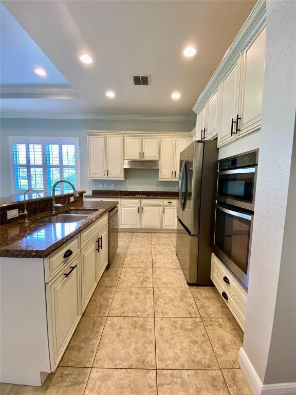 Image 10 of property listing at 11877 NW 83rd Place, Parkland, FL 33076