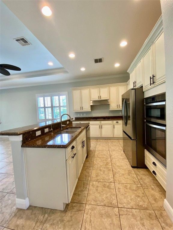 Image 13 of property listing at 11877 NW 83rd Place, Parkland, FL 33076