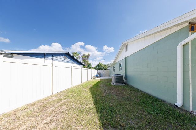 4228 BRIARBERRY LANE, Tampa, FL 33624