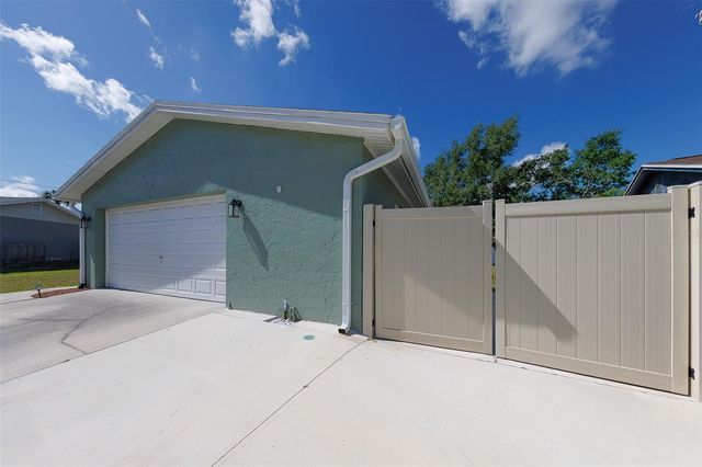 4228 BRIARBERRY LANE, Tampa, FL 33624