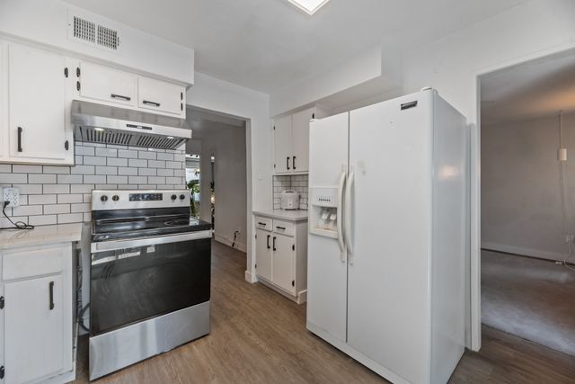 8069 Meadow Road 216, Dallas, TX 75231