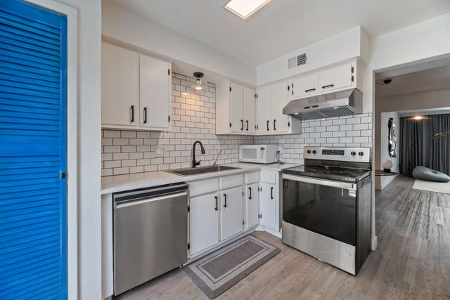 8069 Meadow Road 216, Dallas, TX 75231