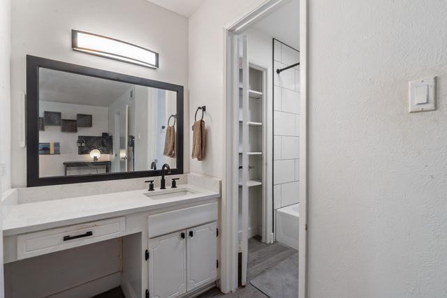 8069 Meadow Road 216, Dallas, TX 75231