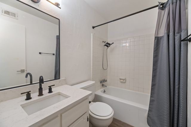 8069 Meadow Road 216, Dallas, TX 75231