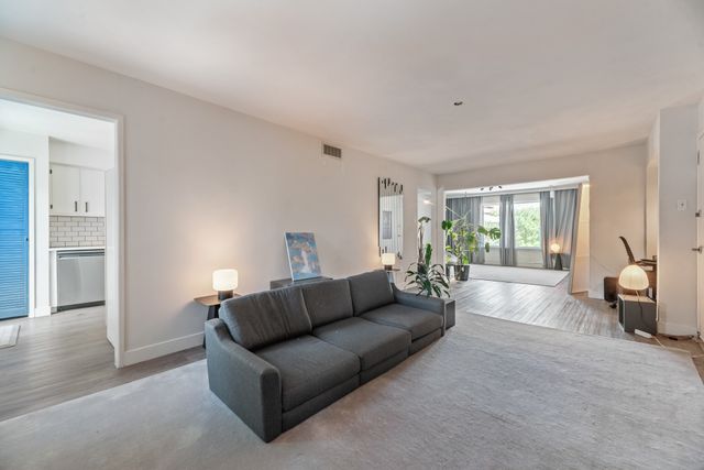 8069 Meadow Road 216, Dallas, TX 75231