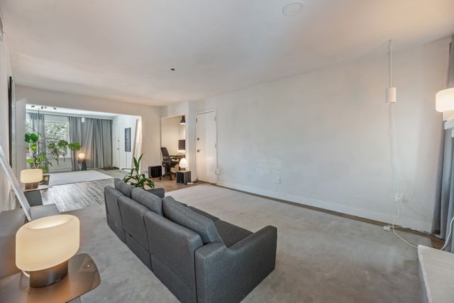 8069 Meadow Road 216, Dallas, TX 75231