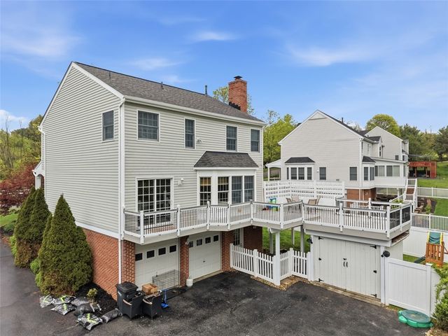 1007 Fieldstone Drive, Cecil, PA 15317