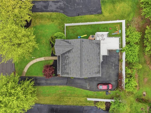 1007 Fieldstone Drive, Cecil, PA 15317