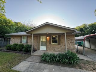 2004 THROCKMORTON Street, Gainesville, TX 76240