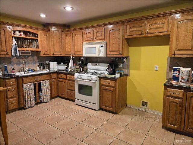 610 Avenue B, La Feria, TX 78559