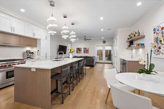925 W Montana Street 1E, Chicago, IL 60614