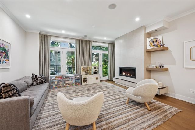 925 W Montana Street 1E, Chicago, IL 60614