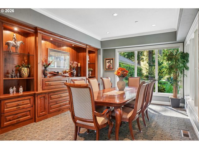 15555 S CLACKAMAS RIVER Dr, Oregon City, OR 97045