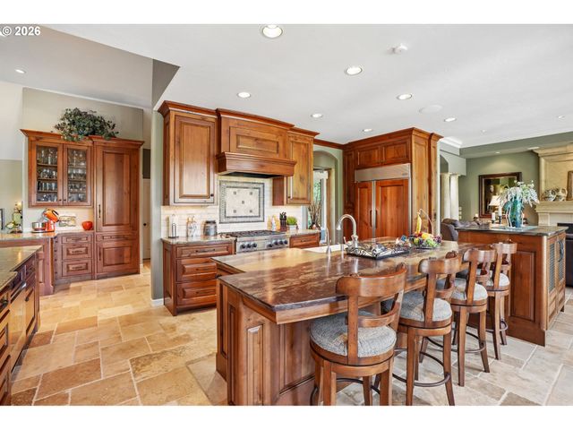 15555 S CLACKAMAS RIVER Dr, Oregon City, OR 97045