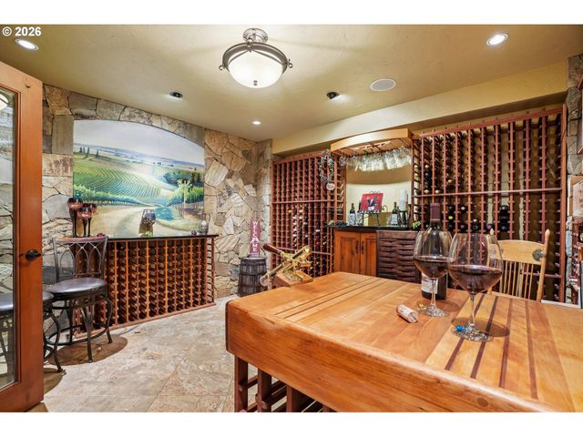 15555 S CLACKAMAS RIVER Dr, Oregon City, OR 97045