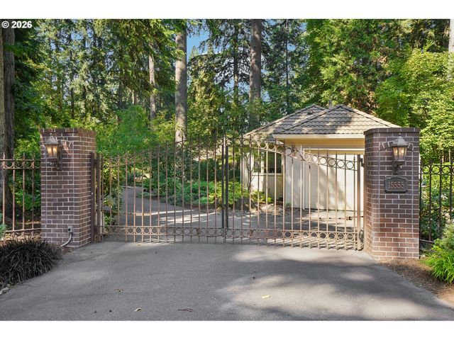 15555 S CLACKAMAS RIVER Dr, Oregon City, OR 97045