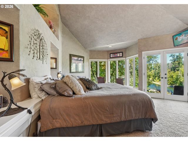 15555 S CLACKAMAS RIVER Dr, Oregon City, OR 97045