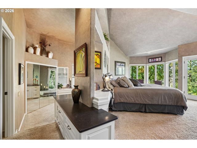 15555 S CLACKAMAS RIVER Dr, Oregon City, OR 97045