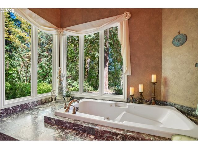 15555 S CLACKAMAS RIVER Dr, Oregon City, OR 97045