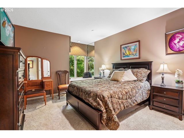 15555 S CLACKAMAS RIVER Dr, Oregon City, OR 97045