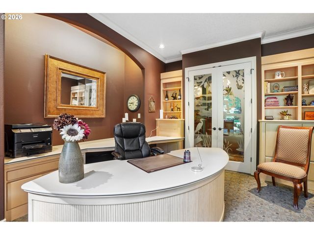 15555 S CLACKAMAS RIVER Dr, Oregon City, OR 97045