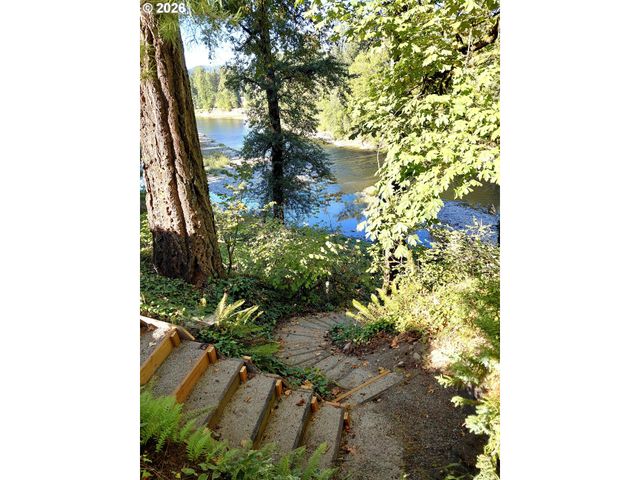 15555 S CLACKAMAS RIVER Dr, Oregon City, OR 97045