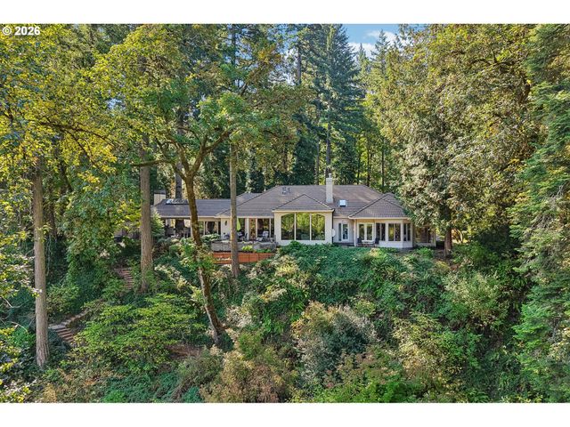 15555 S CLACKAMAS RIVER Dr, Oregon City, OR 97045
