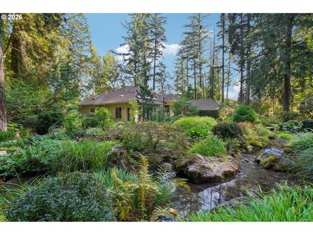 15555 S CLACKAMAS RIVER Dr, Oregon City, OR 97045