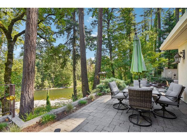 15555 S CLACKAMAS RIVER Dr, Oregon City, OR 97045