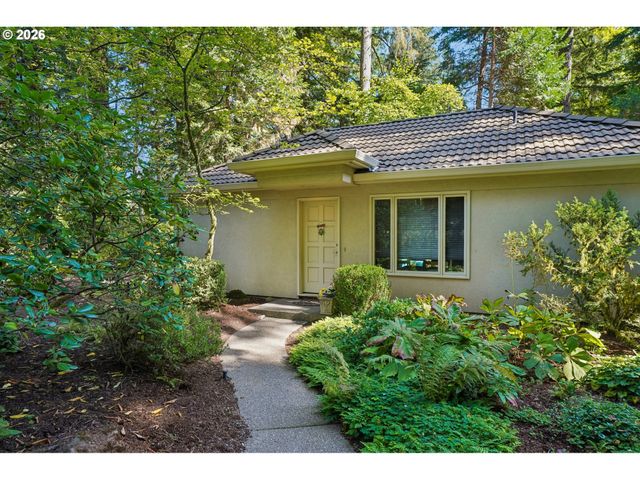 15555 S CLACKAMAS RIVER Dr, Oregon City, OR 97045