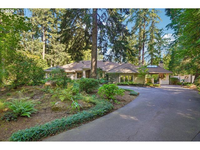 15555 S CLACKAMAS RIVER Dr, Oregon City, OR 97045
