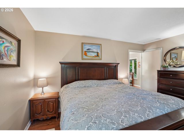 15555 S CLACKAMAS RIVER Dr, Oregon City, OR 97045