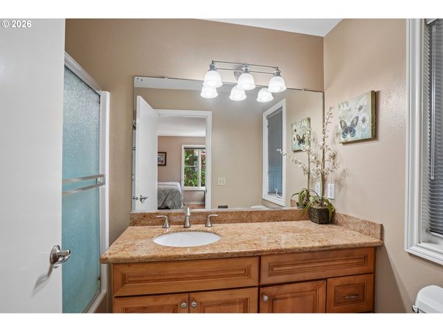 15555 S CLACKAMAS RIVER Dr, Oregon City, OR 97045