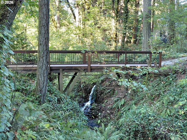 15555 S CLACKAMAS RIVER Dr, Oregon City, OR 97045