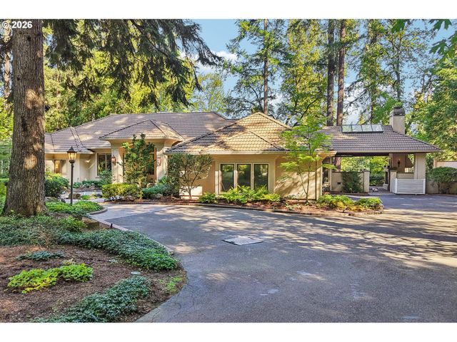 15555 S CLACKAMAS RIVER Dr, Oregon City, OR 97045