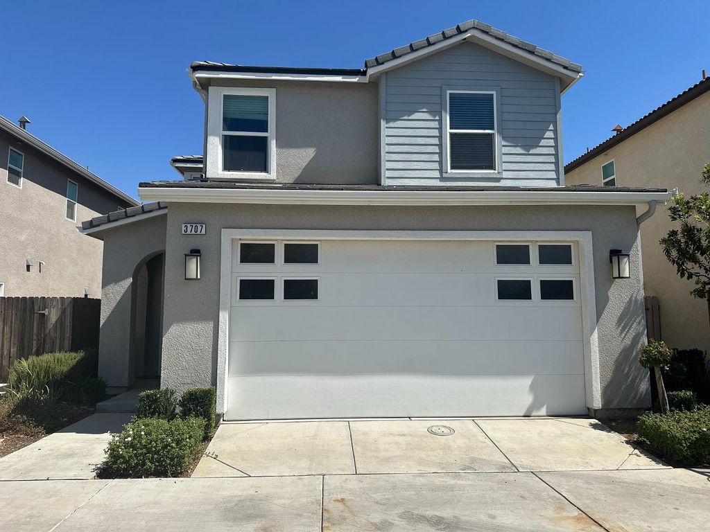 Image 1 of property listing at 3707 Graystoke Way, Clovis, CA 93619