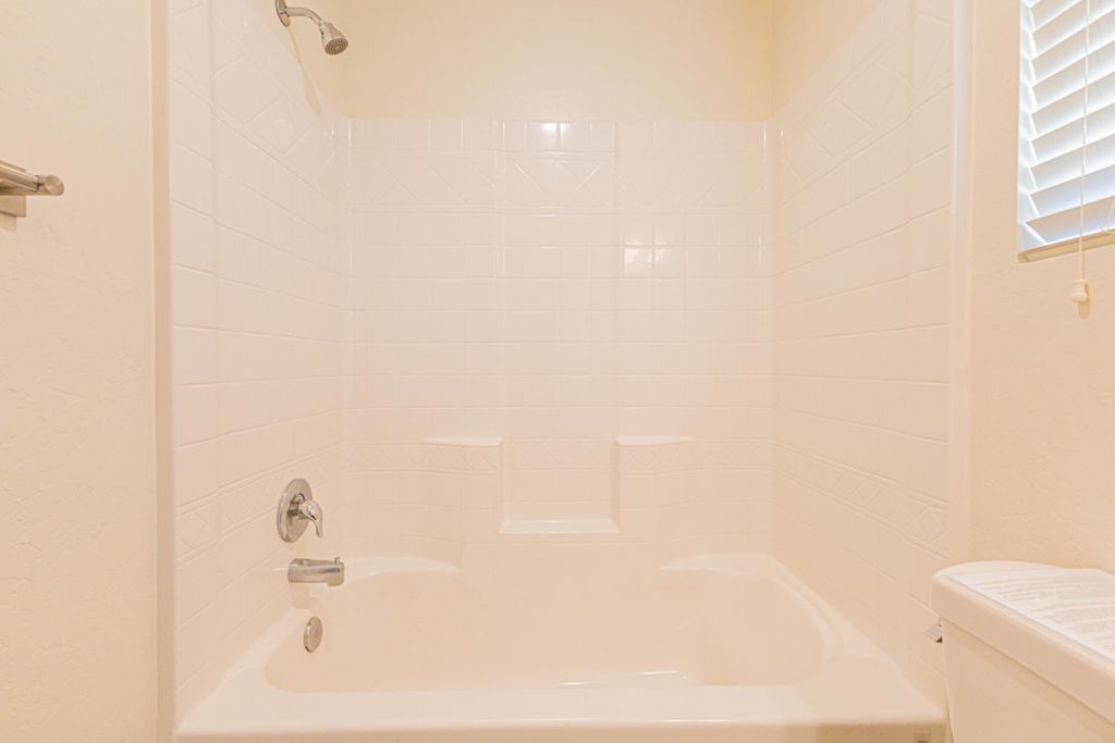 Image 11 of property listing at 3707 Graystoke Way, Clovis, CA 93619