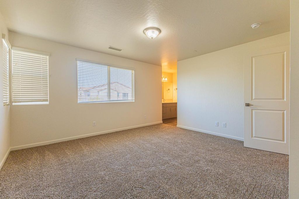 Image 12 of property listing at 3707 Graystoke Way, Clovis, CA 93619