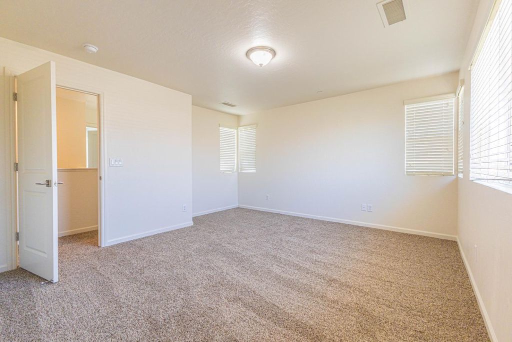 Image 13 of property listing at 3707 Graystoke Way, Clovis, CA 93619