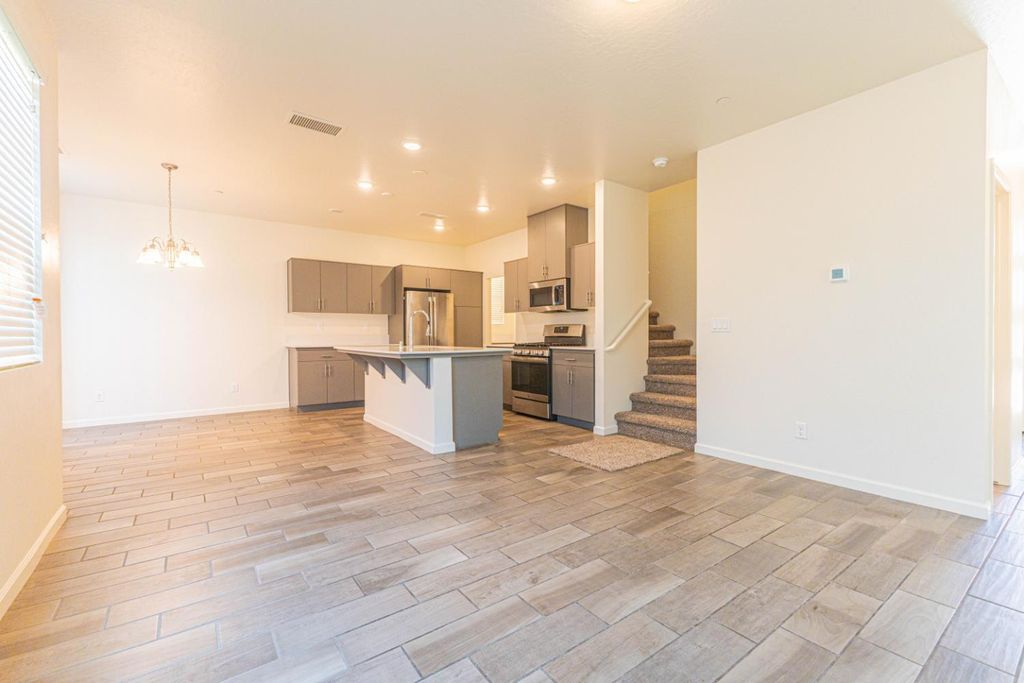 Image 2 of property listing at 3707 Graystoke Way, Clovis, CA 93619