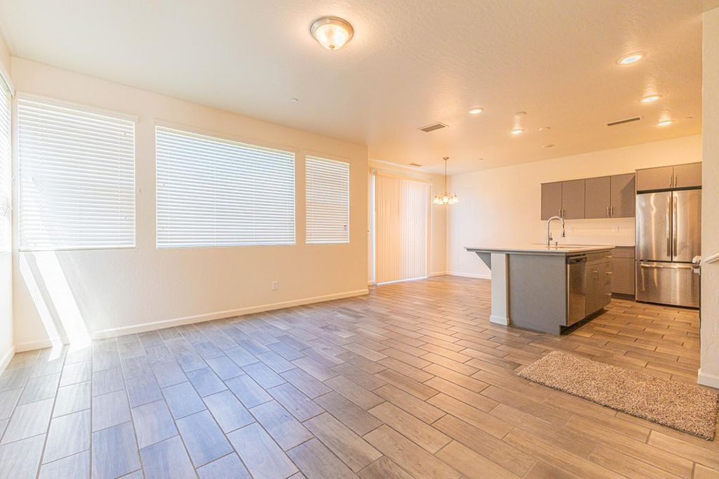 Image 3 of property listing at 3707 Graystoke Way, Clovis, CA 93619