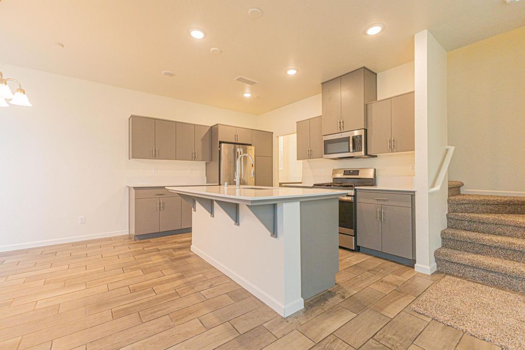 Image 4 of property listing at 3707 Graystoke Way, Clovis, CA 93619