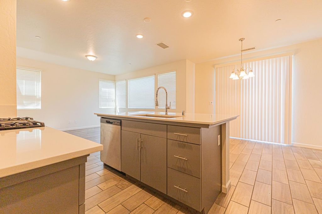 Image 5 of property listing at 3707 Graystoke Way, Clovis, CA 93619