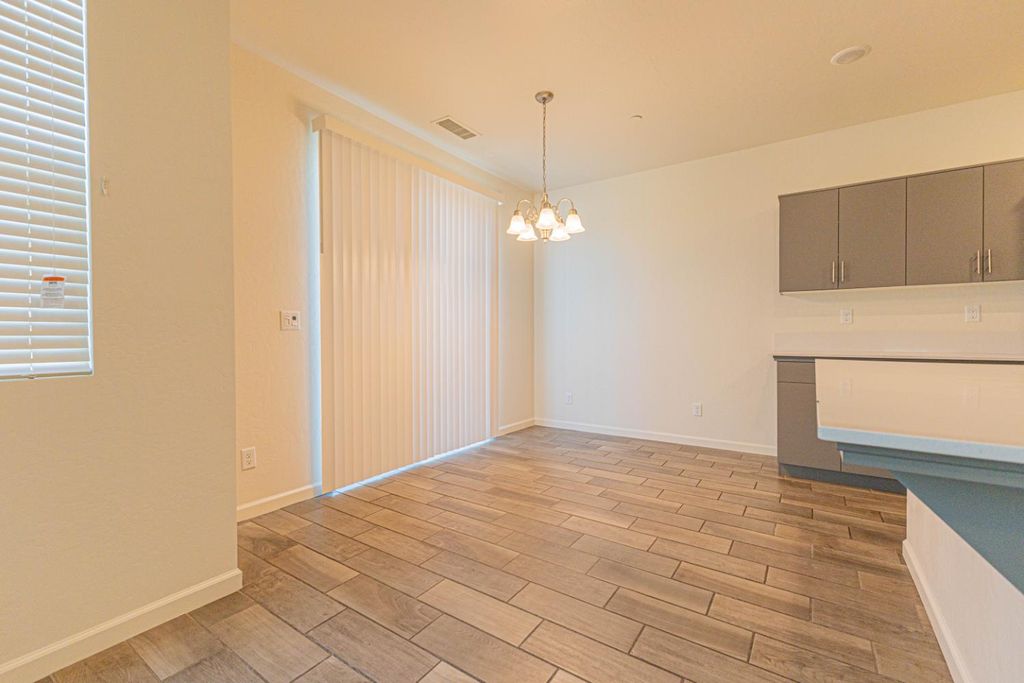 Image 6 of property listing at 3707 Graystoke Way, Clovis, CA 93619