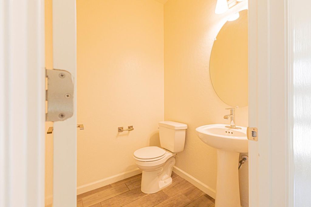 Image 8 of property listing at 3707 Graystoke Way, Clovis, CA 93619
