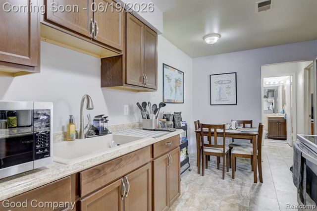 43244 Mound Road 2, Sterling Heights, MI 48314