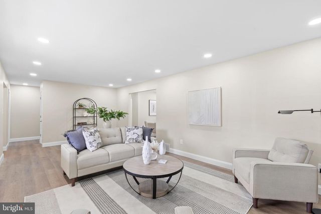 13 PINEHURST, Tuckerton, NJ 08087