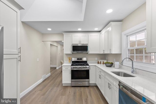 13 PINEHURST, Tuckerton, NJ 08087